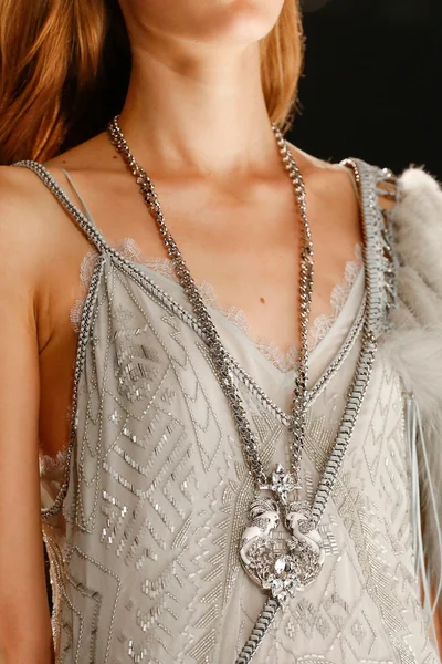 Look 33